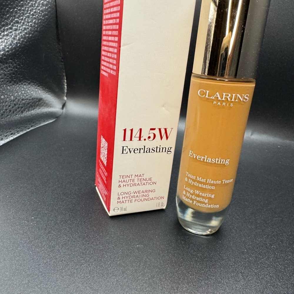 Clarins Everlasting Foundation 114.5W Full Size New in box Retail $48
